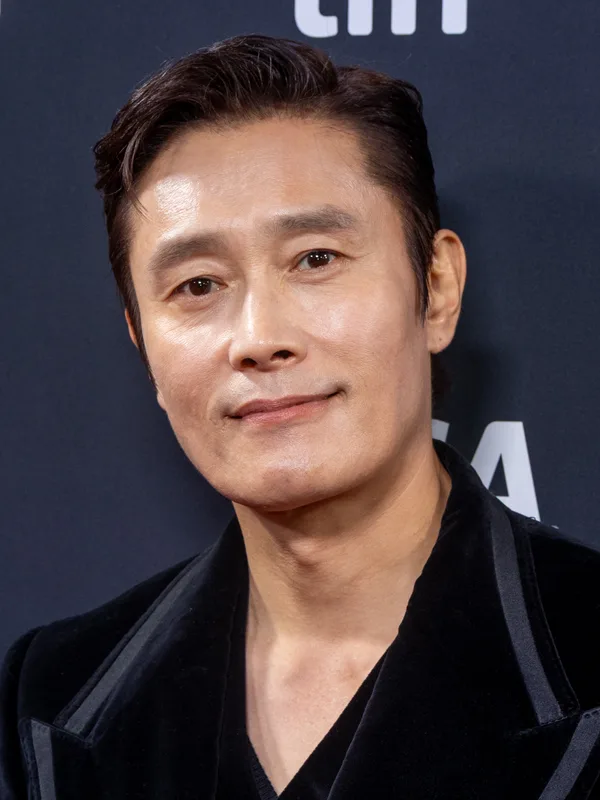 前线负责人 饰演者李秉宪角色头像